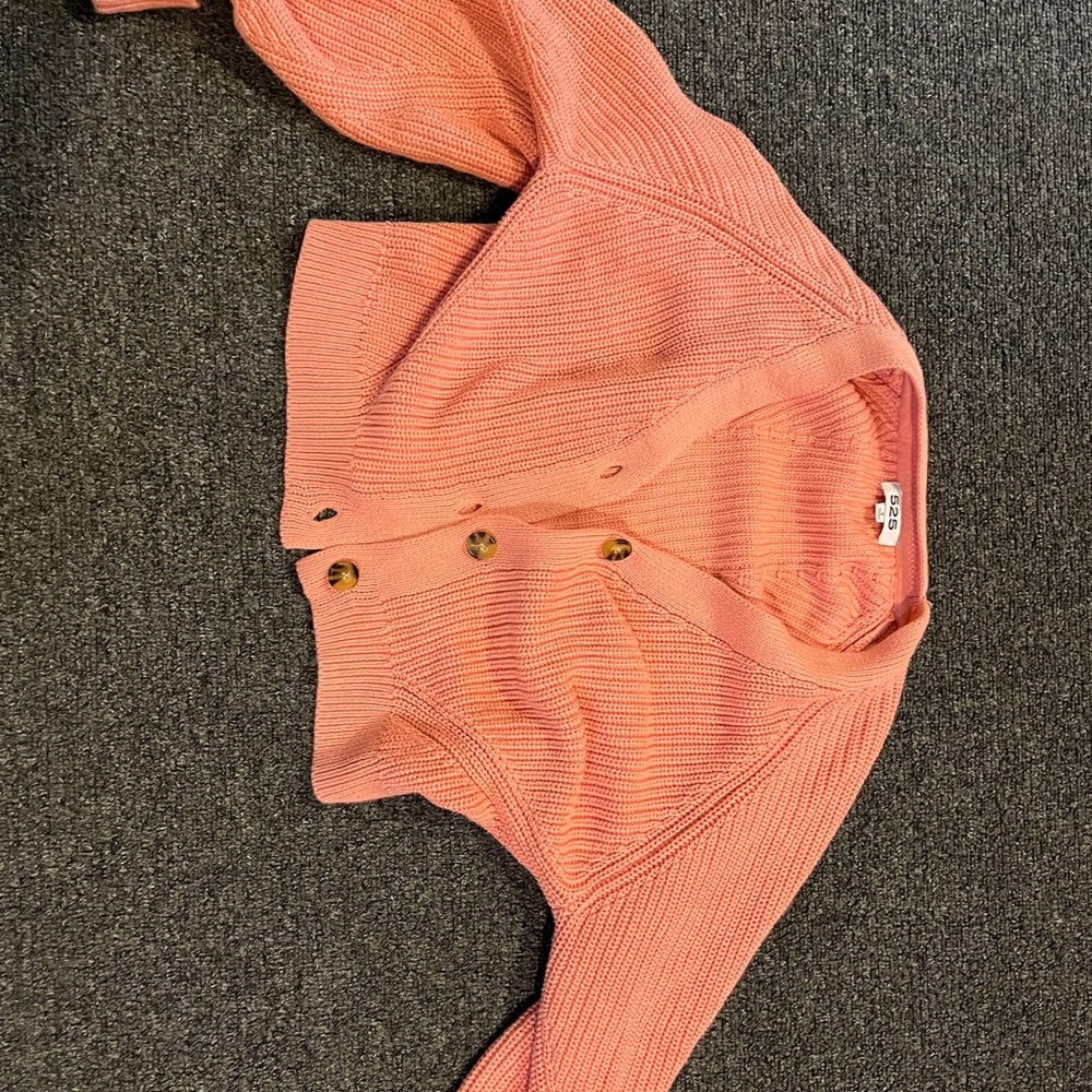525 button up sweater, super comfy and easy to wear